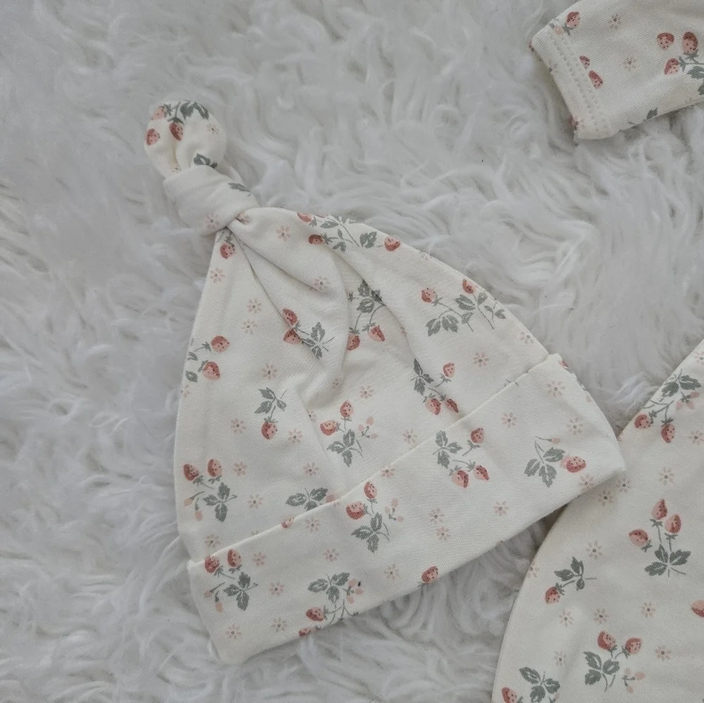 Quincy Mae Knotted Baby Gown + Hat Set. Strawberries. One Size. New.Knotted ba